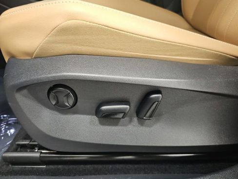 Used 2023 Volkswagen Tiguan SE w/ Panoramic Sunroof Package image 15