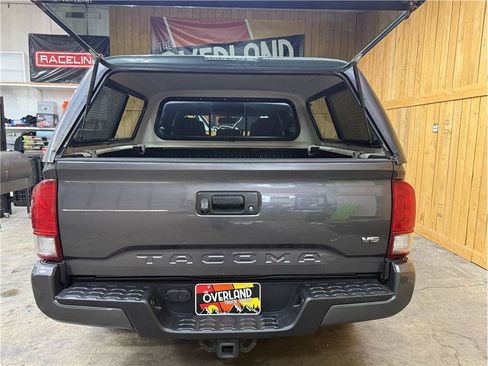 Used 2017 Toyota Tacoma TRD Off-Road AWD/4WD image 9