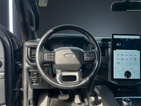 Used 2023 Ford Expedition Platinum image 12