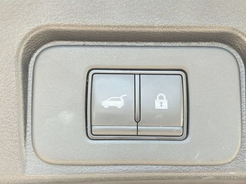 Used 2025 Nissan Rogue SV AWD/4WD image 24