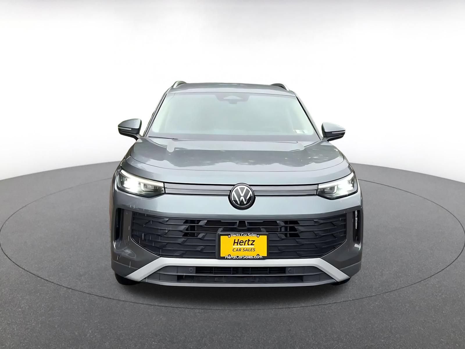 Used 2026 Volkswagen Tiguan SE AWD/4WD image 4