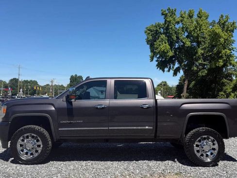 Used 2016 GMC Sierra 2500 Denali w/ Duramax Plus Package AWD/4WD image 4