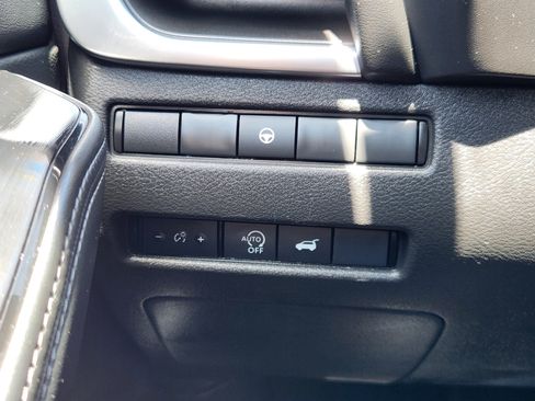 Used 2024 Nissan Rogue SV FWD image 18