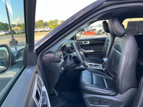 Used 2022 Ford Explorer XLT w/ Equipment Group 202A AWD/4WD image 14