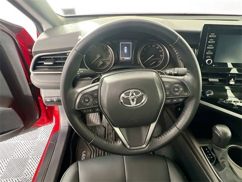 Used 2024 Toyota Camry SE image 9