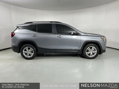 Used 2023 GMC Terrain SLE w/ Driver Convenience Package image 8