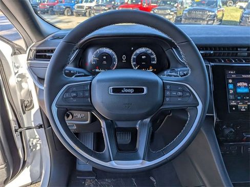 New 2025 Jeep Grand Cherokee Laredo X w/ Luxury Tech Group I image 18