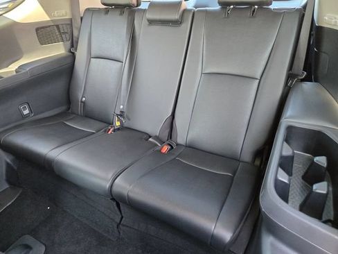 Used 2025 Toyota Grand Highlander FWD image 18