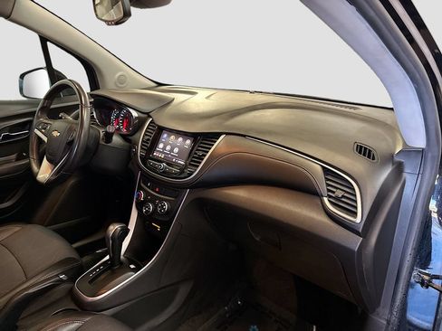 Used 2020 Chevrolet Trax LT w/ LT Convenience Package AWD/4WD image 26