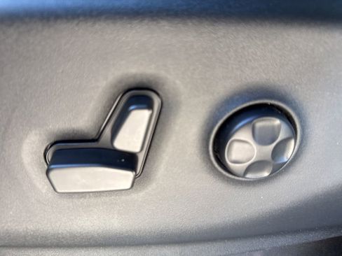 Used 2022 Chrysler Pacifica Touring-L image 38