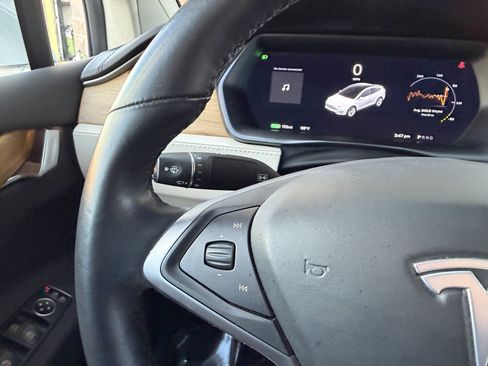 Used 2019 Tesla Model X 75D image 29