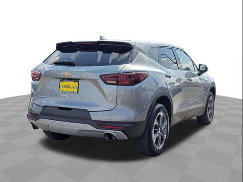 Used 2025 Chevrolet Blazer LT image 4