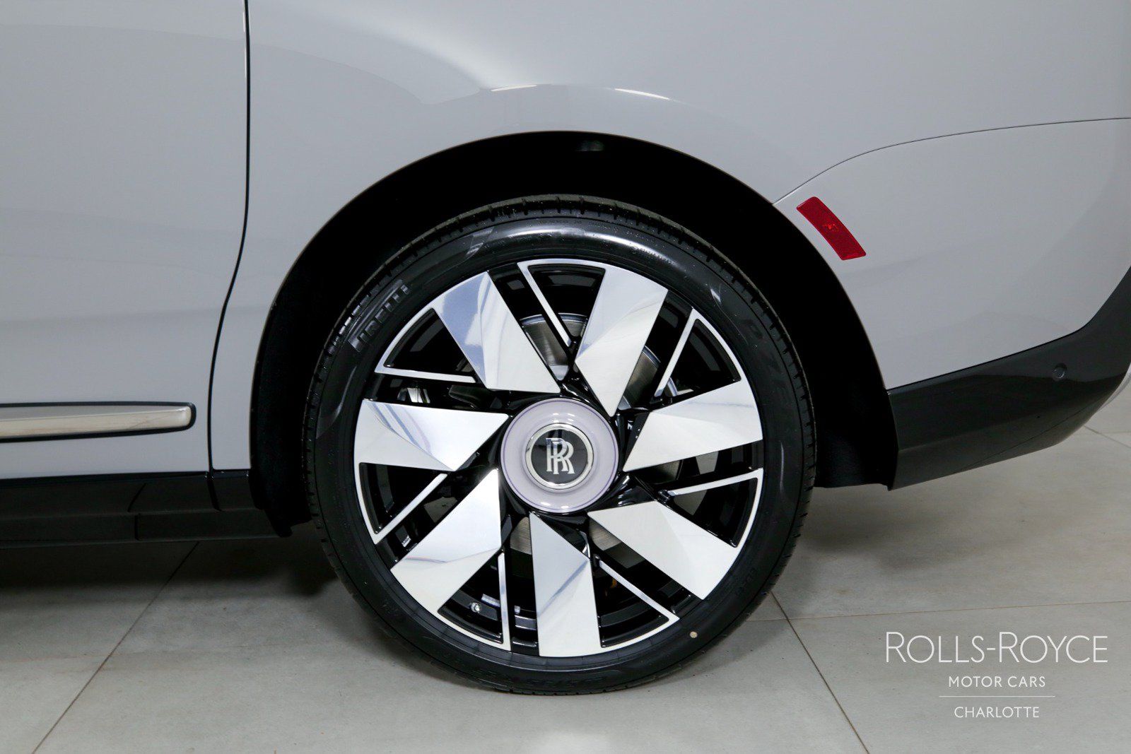 Used 2025 Rolls-Royce Cullinan AWD/4WD image 43
