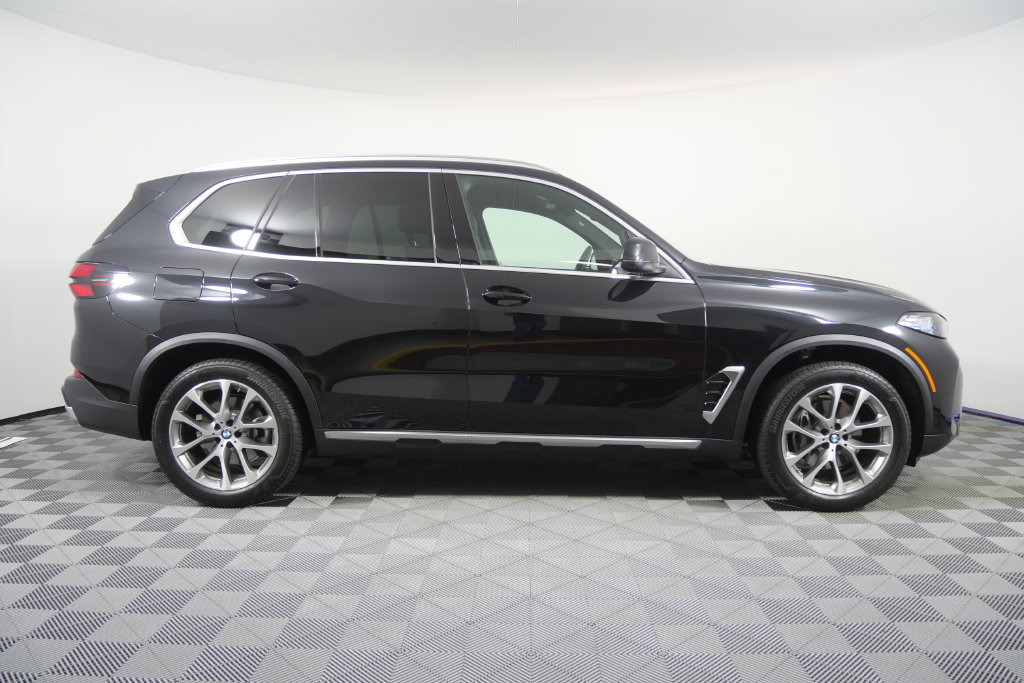 Certified 2026 BMW X5 sDrive40i RWD image 3