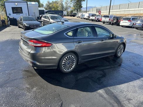 Used 2017 Ford Fusion SE w/ Fusion SE Technology Package image 16