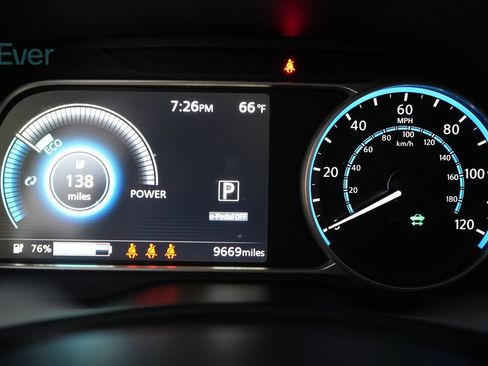 Used 2025 Nissan Leaf S FWD image 7