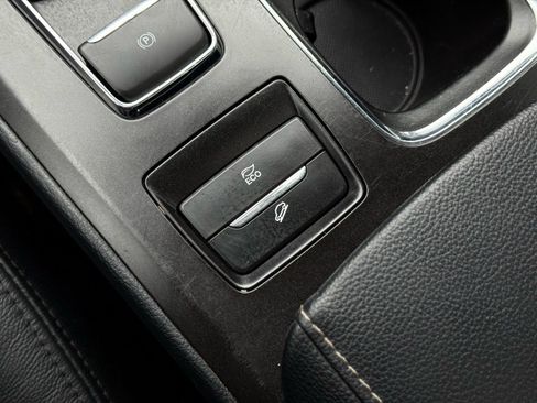 Used 2018 Ford Fusion SE image 37