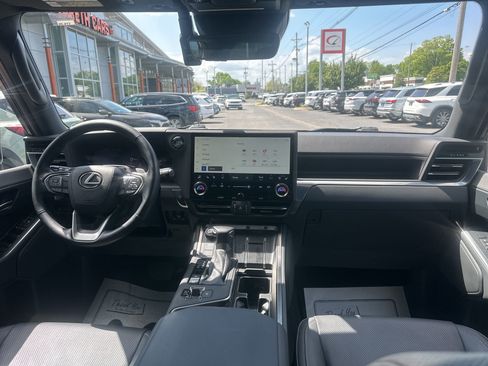 Used 2024 Lexus GX 550 w/ Accessory Package (31) AWD/4WD image 16