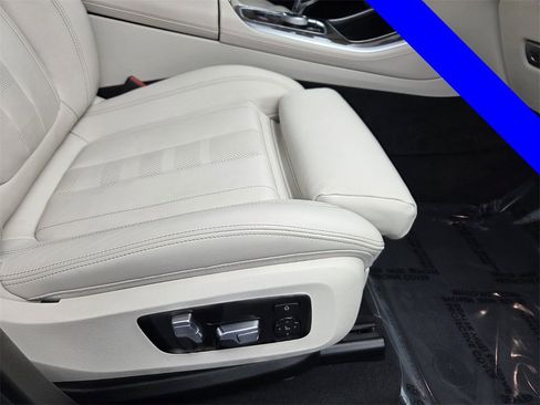 Used 2022 BMW X5 xDrive40i w/ M Sport Package image 19