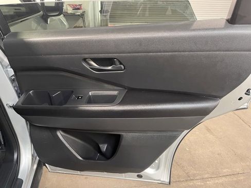 Used 2024 Nissan Pathfinder SV image 15