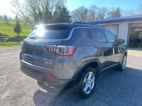Used 2024 Jeep Compass Latitude AWD/4WD image 6