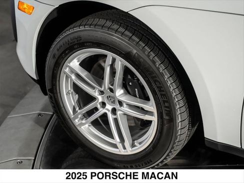Used 2025 Porsche Macan AWD/4WD image 14