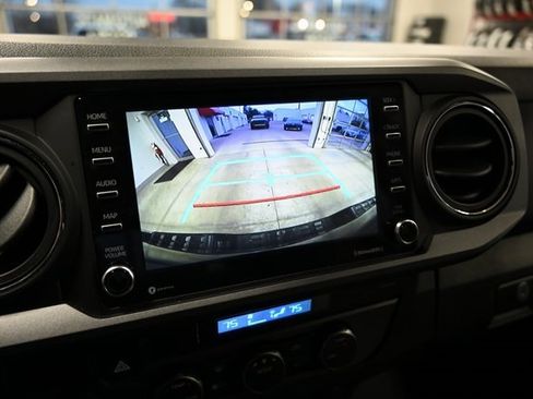 Used 2022 Toyota Tacoma TRD Off-Road image 17