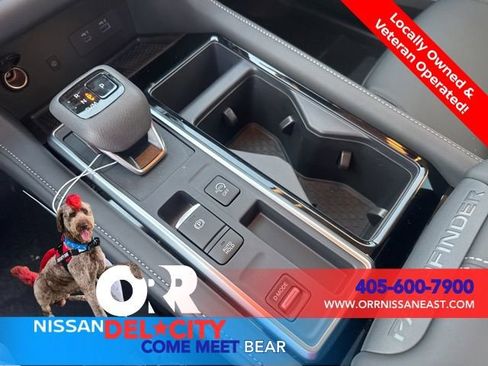 New 2025 Nissan Pathfinder SL w/ Black Appearance Package image 26