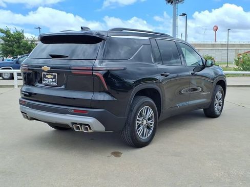Used 2026 Chevrolet Traverse LT FWD image 5