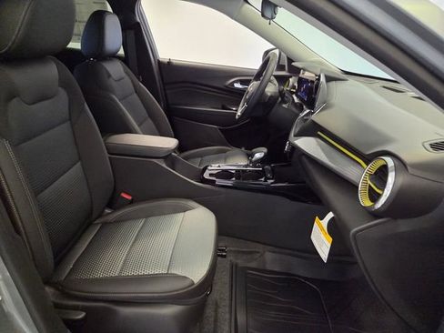 New 2026 Chevrolet Trax LT w/ Driver Confidence Package image 15