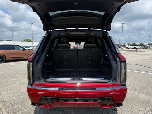 Certified 2026 Cadillac Vistiq Platinum w/ LPO, Floor Liner Package AWD/4WD image 13