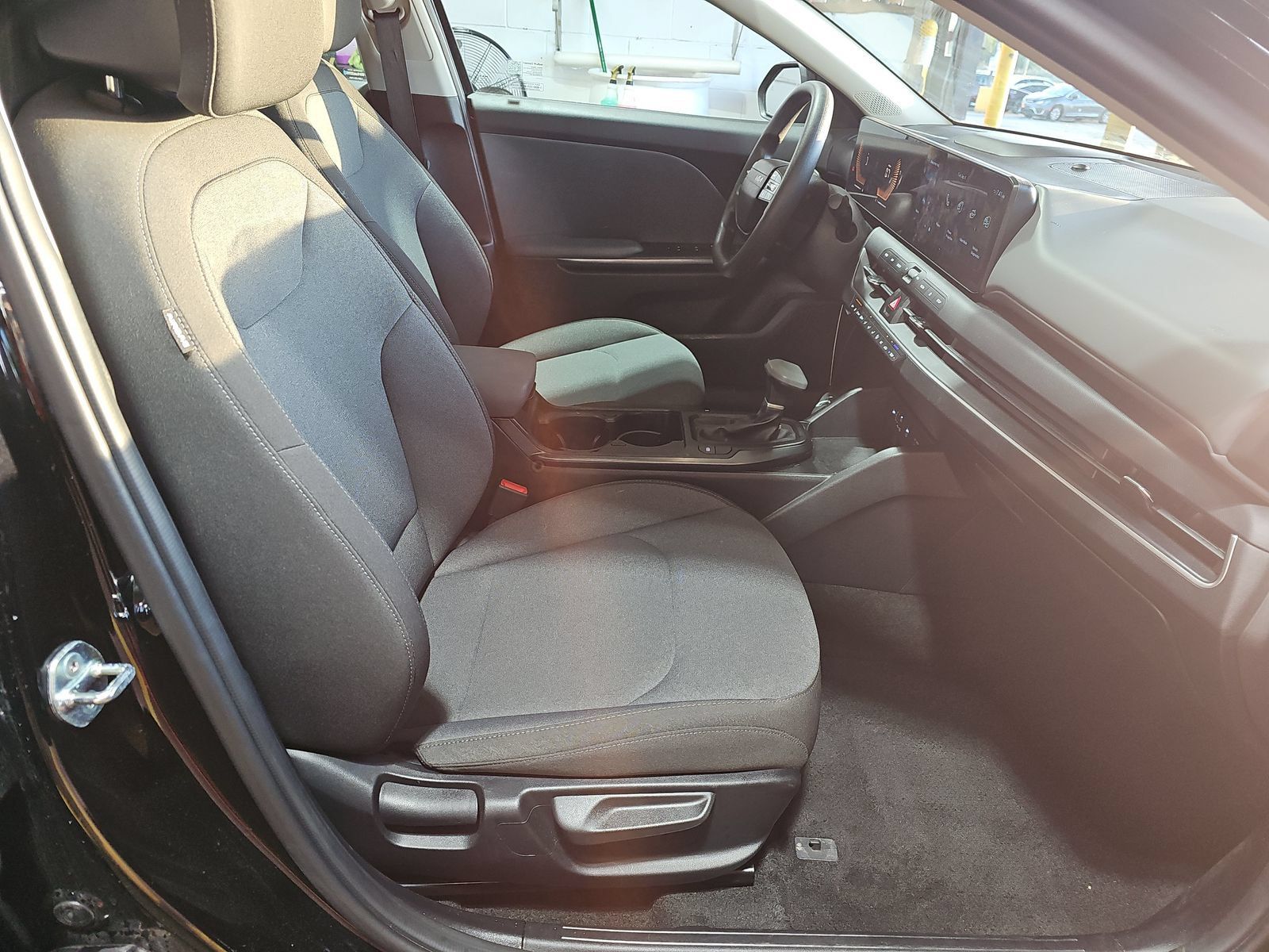 Used 2025 Kia K4 FWD image 16