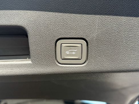 New 2026 Chevrolet Traverse Z71 w/ LPO, Floor Liner Package image 17