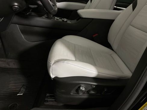 Used 2025 Cadillac XT4 Sport image 28