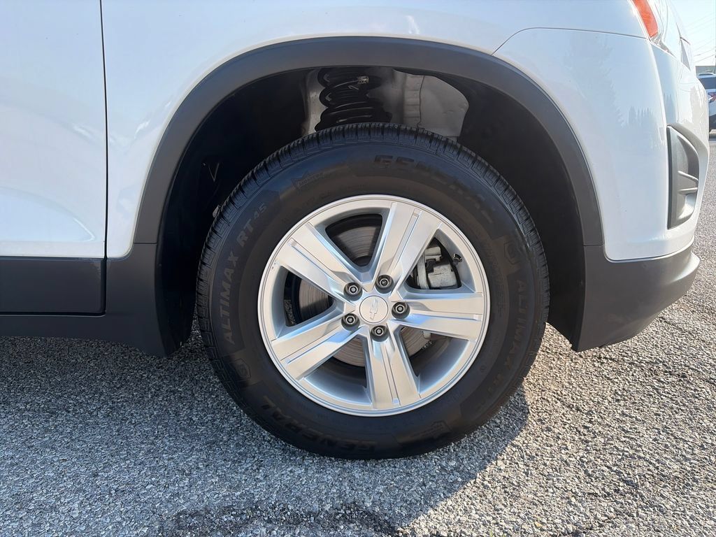 Used 2015 Chevrolet Trax LT w/ LT Plus Package AWD/4WD image 43