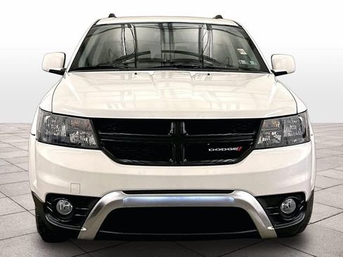 Used 2019 Dodge Journey Crossroad FWD image 3