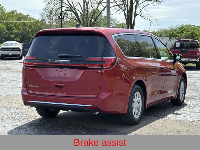 New 2027 Chrysler Pacifica Select FWD image 34