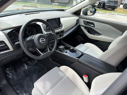 Used 2023 Nissan Rogue SV image 14