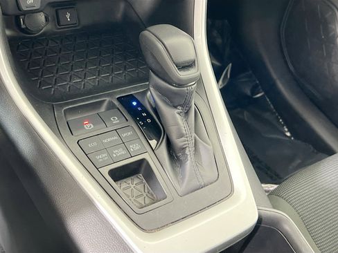 Used 2022 Toyota RAV4 LE image 14