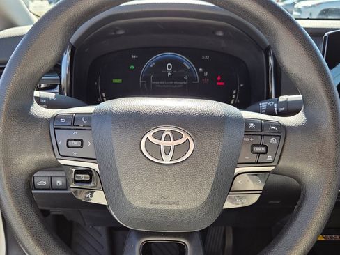 Used 2025 Toyota Camry LE image 21