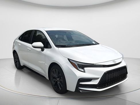 Used 2026 Toyota Corolla SE FWD image 9
