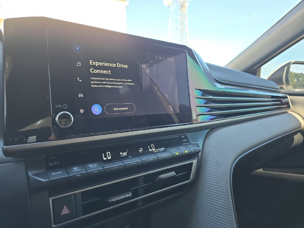 Used 2025 Toyota Camry SE w/ Convenience Package FWD image 19