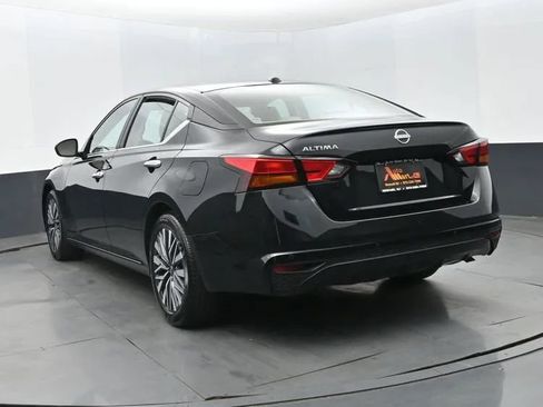 Used 2025 Nissan Altima 2.5 SV FWD image 9