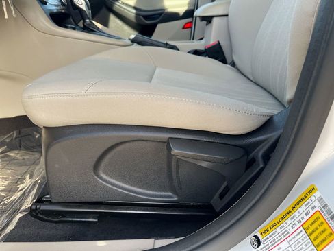 Used 2018 Ford Focus SE image 17