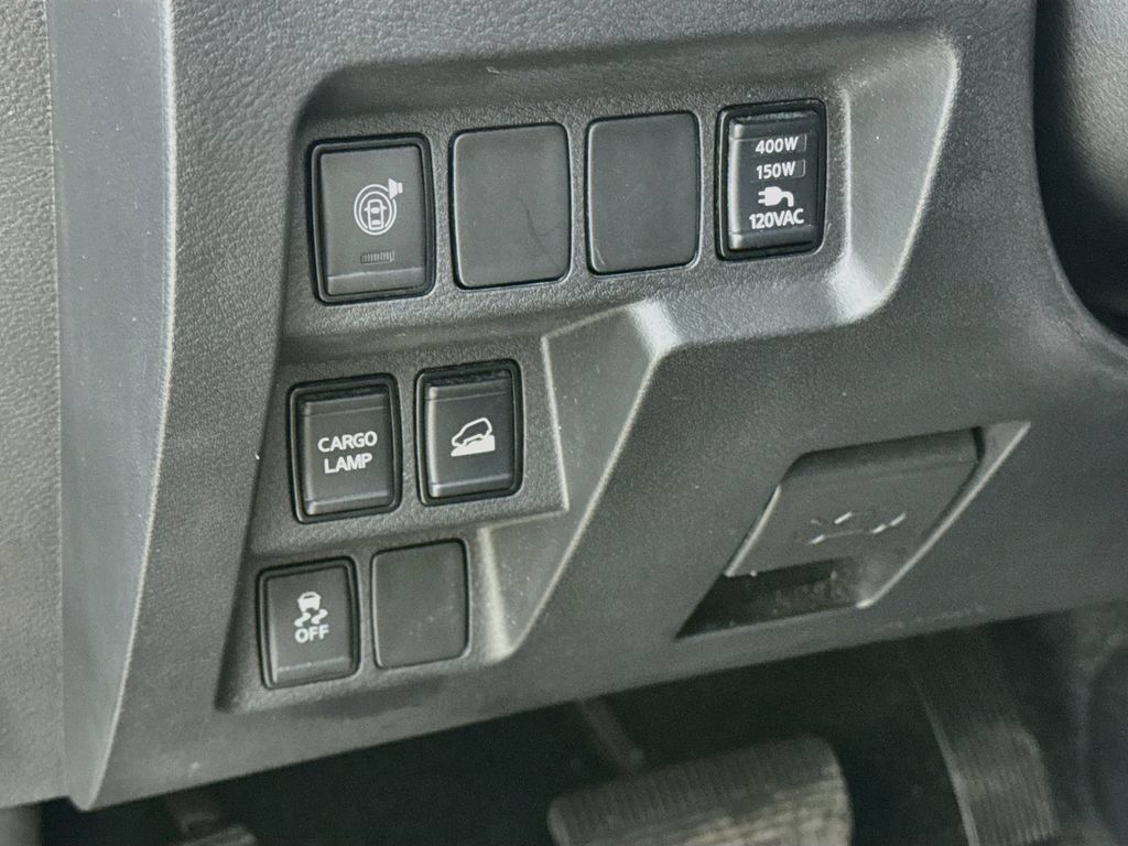 Used 2023 Nissan Frontier SV w/ SV Premium Package AWD/4WD image 12