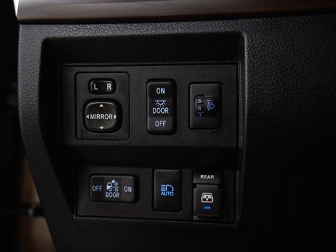 Used 2018 Toyota Tundra Limited w/ Limited Premium Package AWD/4WD image 27