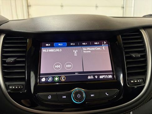 Used 2020 Chevrolet Trax LT w/ LT Convenience Package AWD/4WD image 34