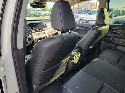 Used 2025 Honda Ridgeline RTL+ image 11