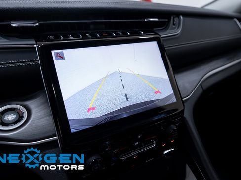 Used 2022 Jeep Grand Cherokee Limited image 35