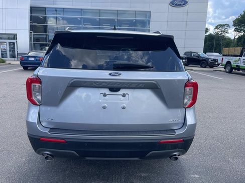 Used 2023 Ford Explorer XLT w/ Equipment Group 202A AWD/4WD image 4